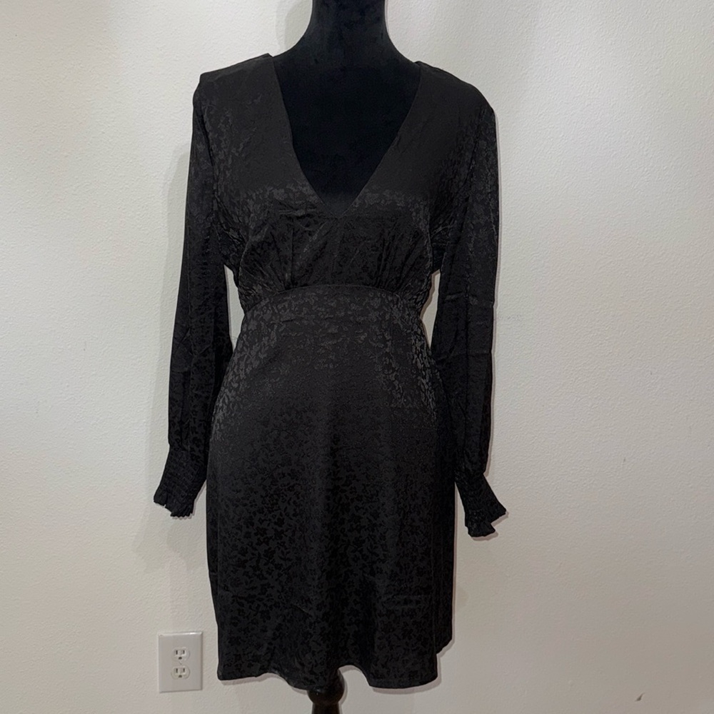 Black long sleeve short dress